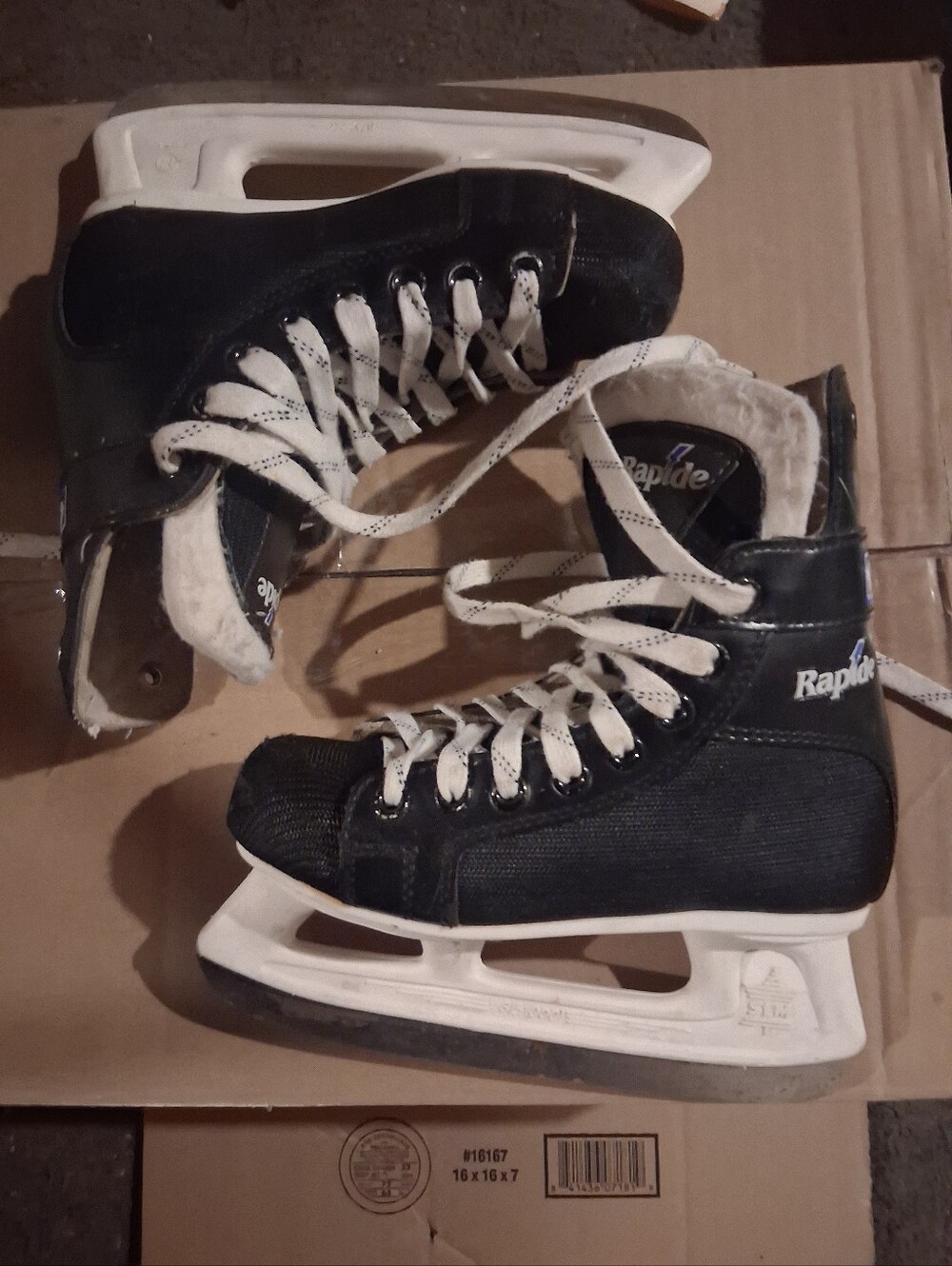 CCM Ice Hockey Skates, Size 1